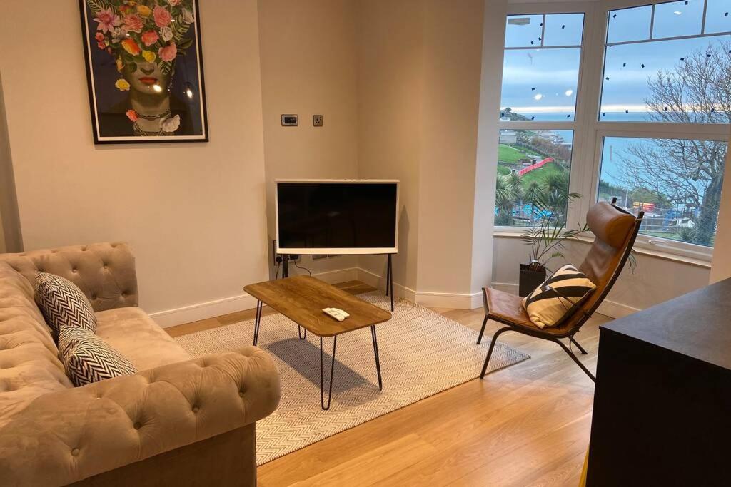 Spacious 1 Bedroom Apartment With Sea Views New Quay Exterior foto