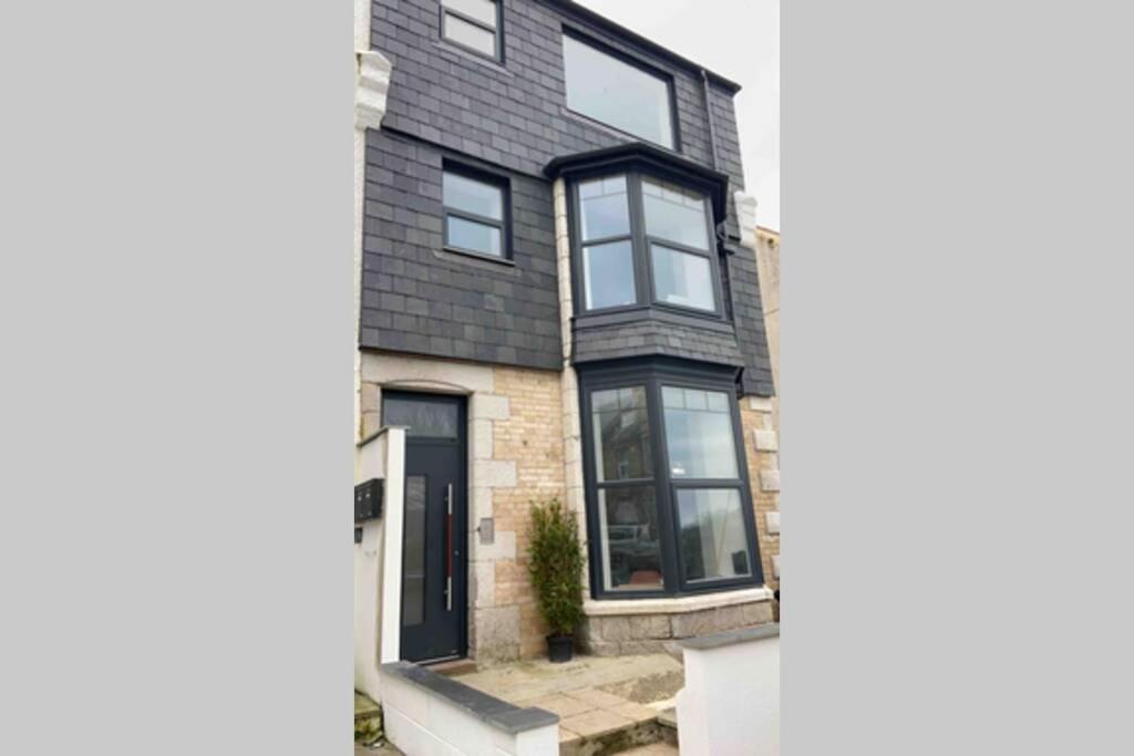 Spacious 1 Bedroom Apartment With Sea Views New Quay Exterior foto